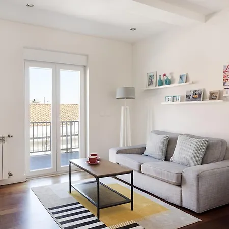 Bright 2br Terrace In Estrela *