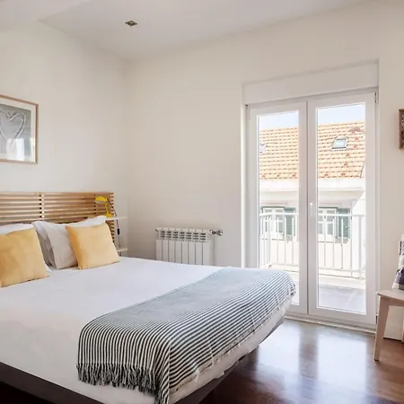 Апартаменты Bright 2br Terrace In Estrela