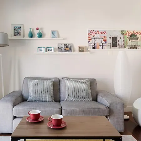 Апартаменты Bright 2br Terrace In Estrela Лиссабон