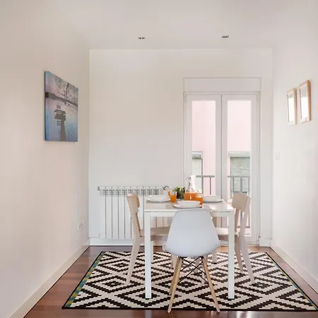 Bright 2br Terrace In Estrela *