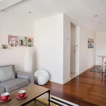 Апартаменты Bright 2br Terrace In Estrela