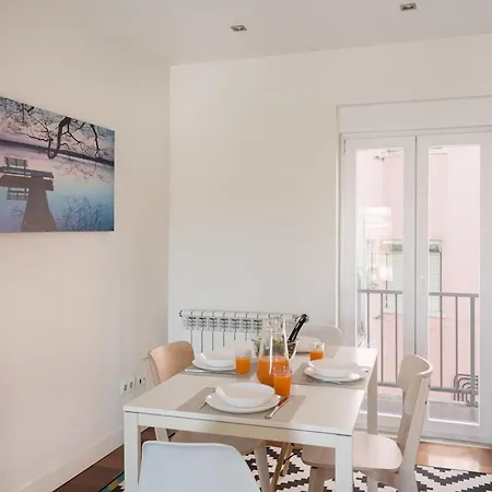 Апартаменты Bright 2br Terrace In Estrela Лиссабон
