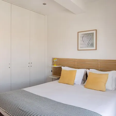 Bright 2br Terrace In Estrela