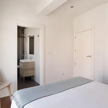 Апартаменты Bright 2br Terrace In Estrela